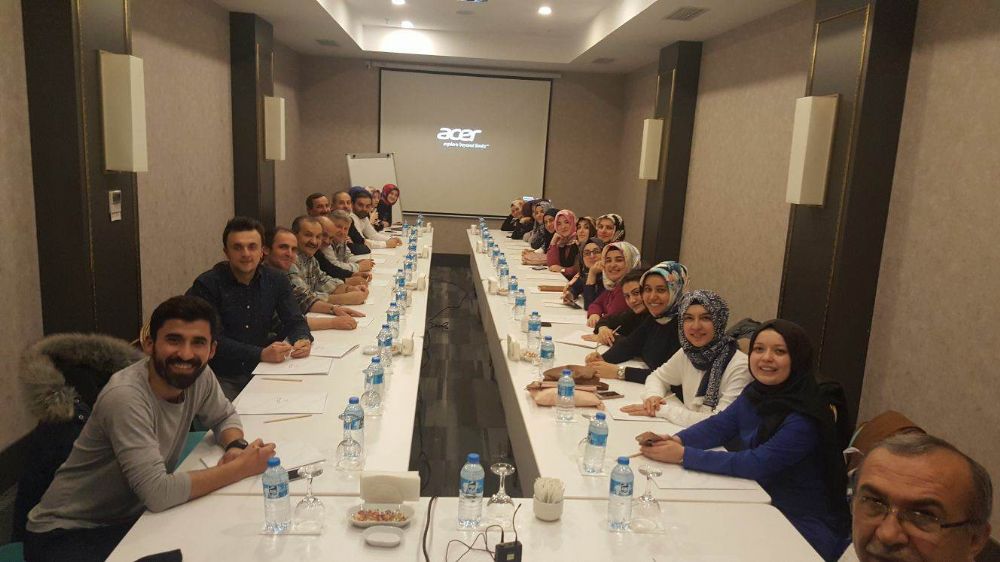 TURKUVAZ ÖĞRETMENLERİNE “FİLM OKUMA TEKNİĞİYLE LİDER ÖĞRETMENLİK” SEMİNERİ