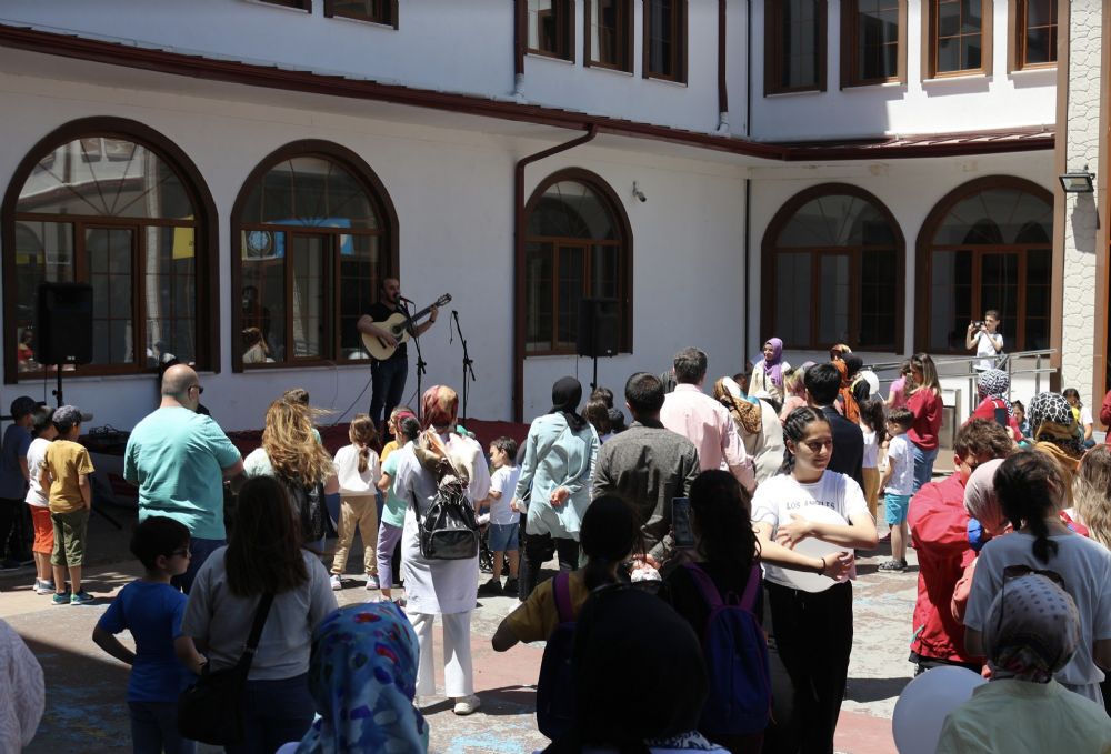 Okulumuz bahesinde bilim,sanat,spor enliimizi rencilerimiz ve velilerimizle byk bir cokuyla gerekletirdik.